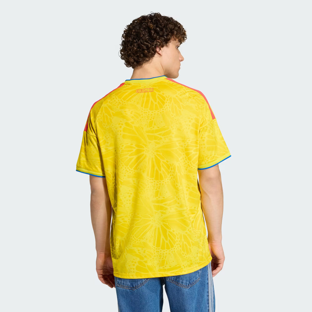 Camiseta Selección Colombia 2026 en modelo